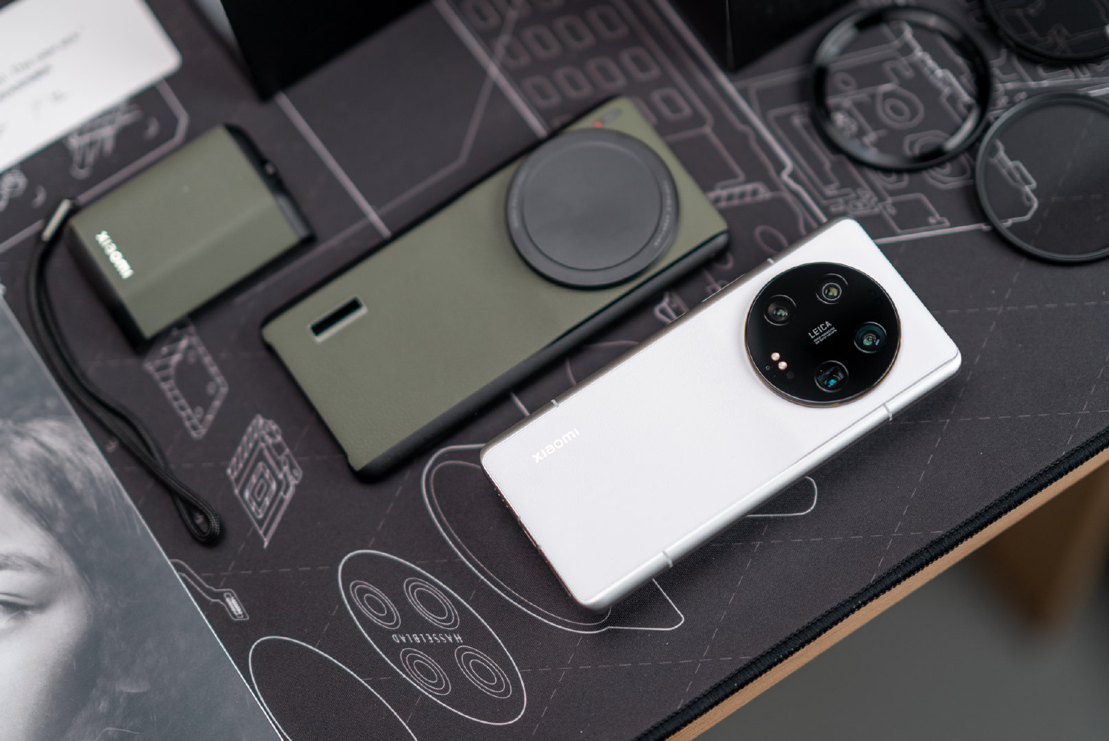 Ảnh thực tế Xiaomi 13 Ultra: Không phải là điện thoại, đây là camera phone - Ảnh 3. Ảnh thực tế Xiaomi 13 Ultra: Không phải là điện thoại, đây là camera phone - Ảnh 3.