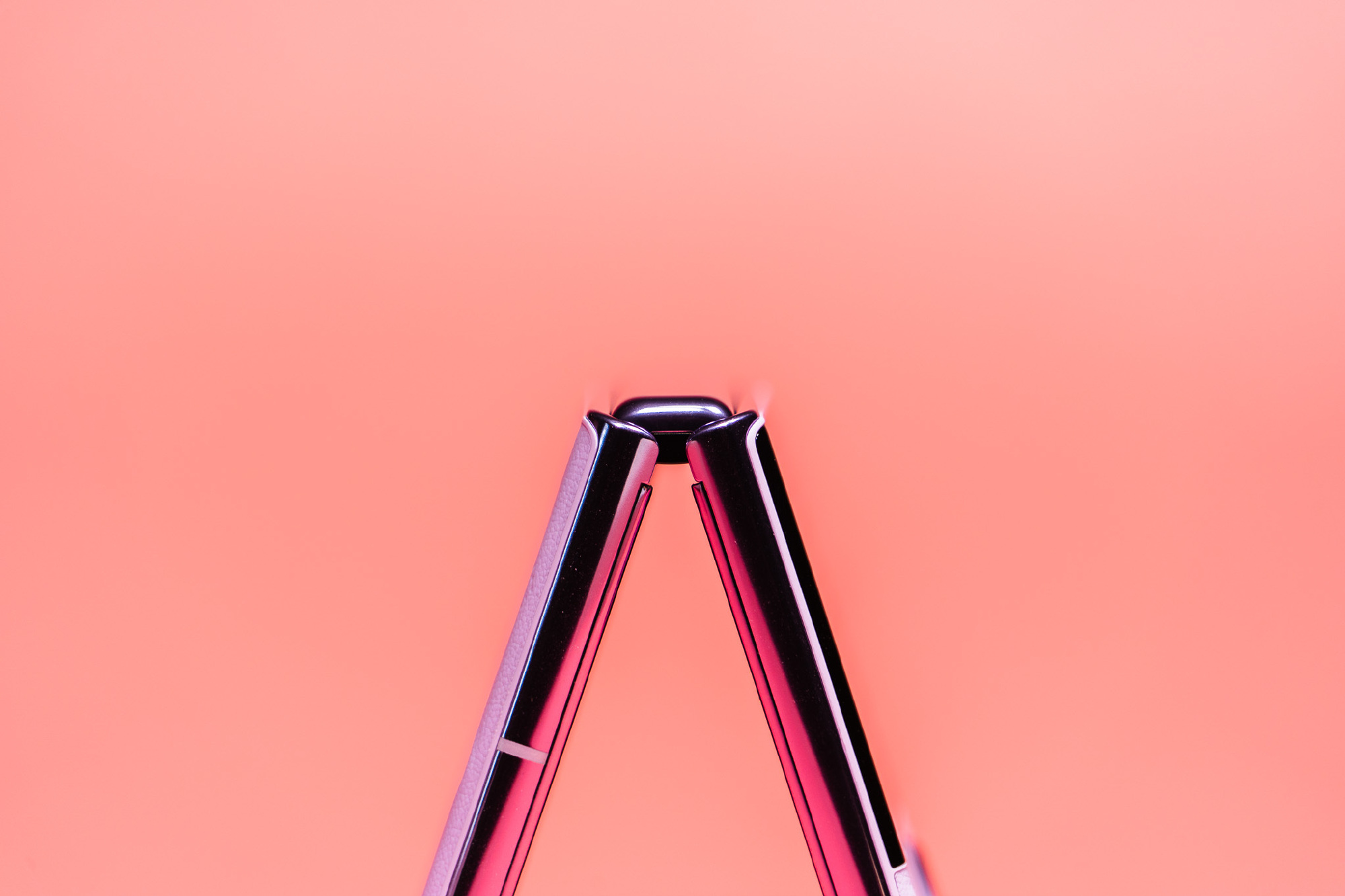 vivo ra mắt smartphone gập "vỏ sò" đầu tiên: Màn hình phụ kích thước lớn, camera Zeiss, Snapdragon 8+ Gen 1, giá 20,5 triệu đồng - Ảnh 2. vivo ra mắt smartphone gập "vỏ sò" đầu tiên: Màn hình phụ kích thước lớn, camera Zeiss, Snapdragon 8+ Gen 1, giá 20,5 triệu đồng - Ảnh 2.