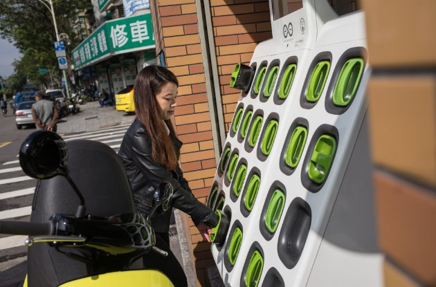 Bước nhảy vọt của ng&agrave;nh xe điện: Kh&ocirc;ng cần mất thời gian đợi sạc, người d&acirc;n chỉ mất v&agrave;i gi&acirc;y để c&oacute; pin đầy - Ảnh 2.