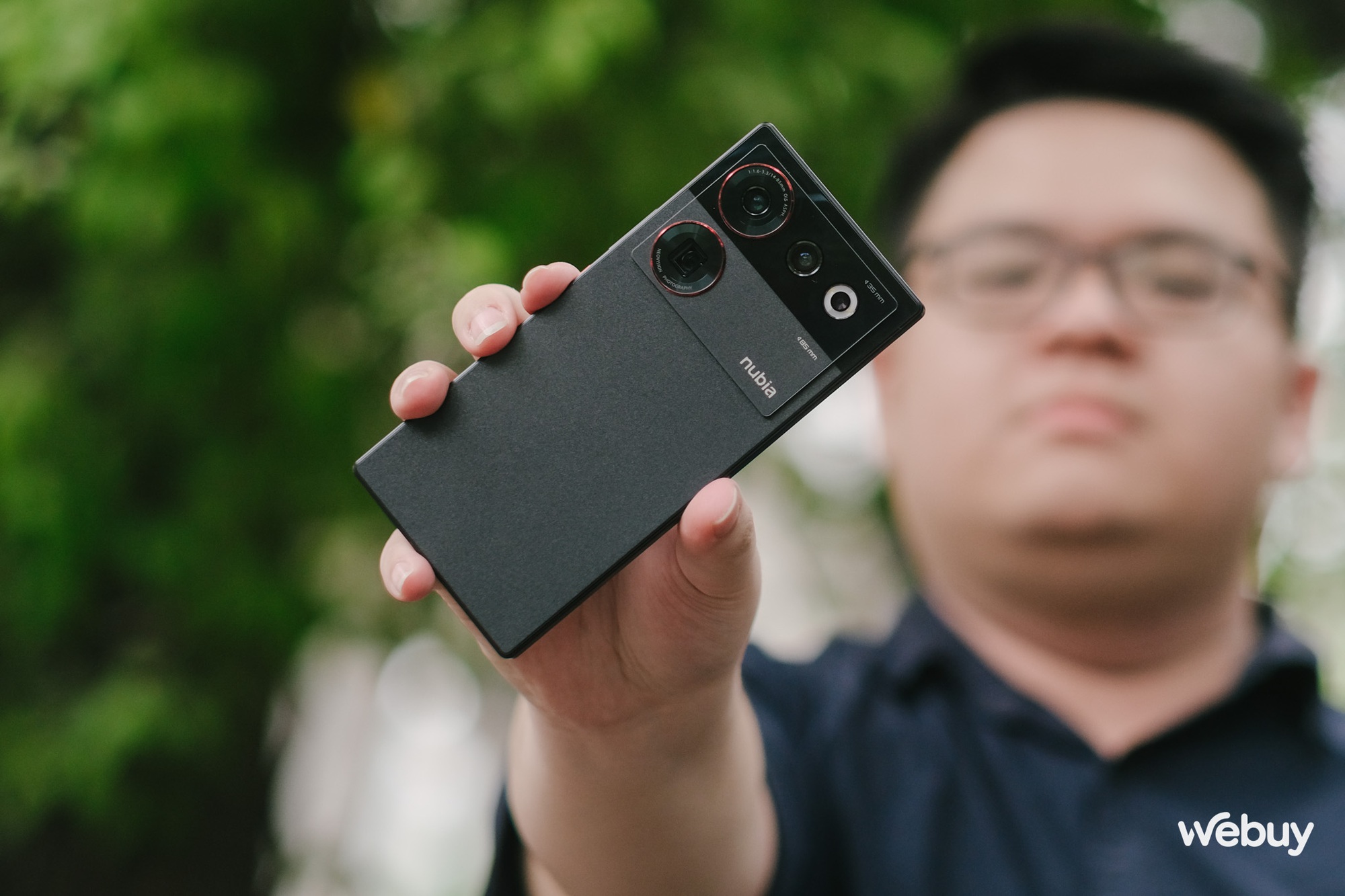 Đây là nubia Z50 Ultra: Smartphone có thiết kế đẹp tới mức Samsung và Apple cũng phải "chào thua" - Ảnh 2. Đây là nubia Z50 Ultra: Smartphone có thiết kế đẹp tới mức Samsung và Apple cũng phải "chào thua" - Ảnh 2.