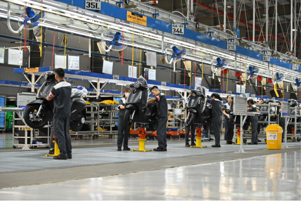 5 ưu điểm của xe máy điện VinFast khiến xe máy xăng phải dè chừng - Ảnh 3. 5 ưu điểm của xe máy điện VinFast khiến xe máy xăng phải dè chừng - Ảnh 3.