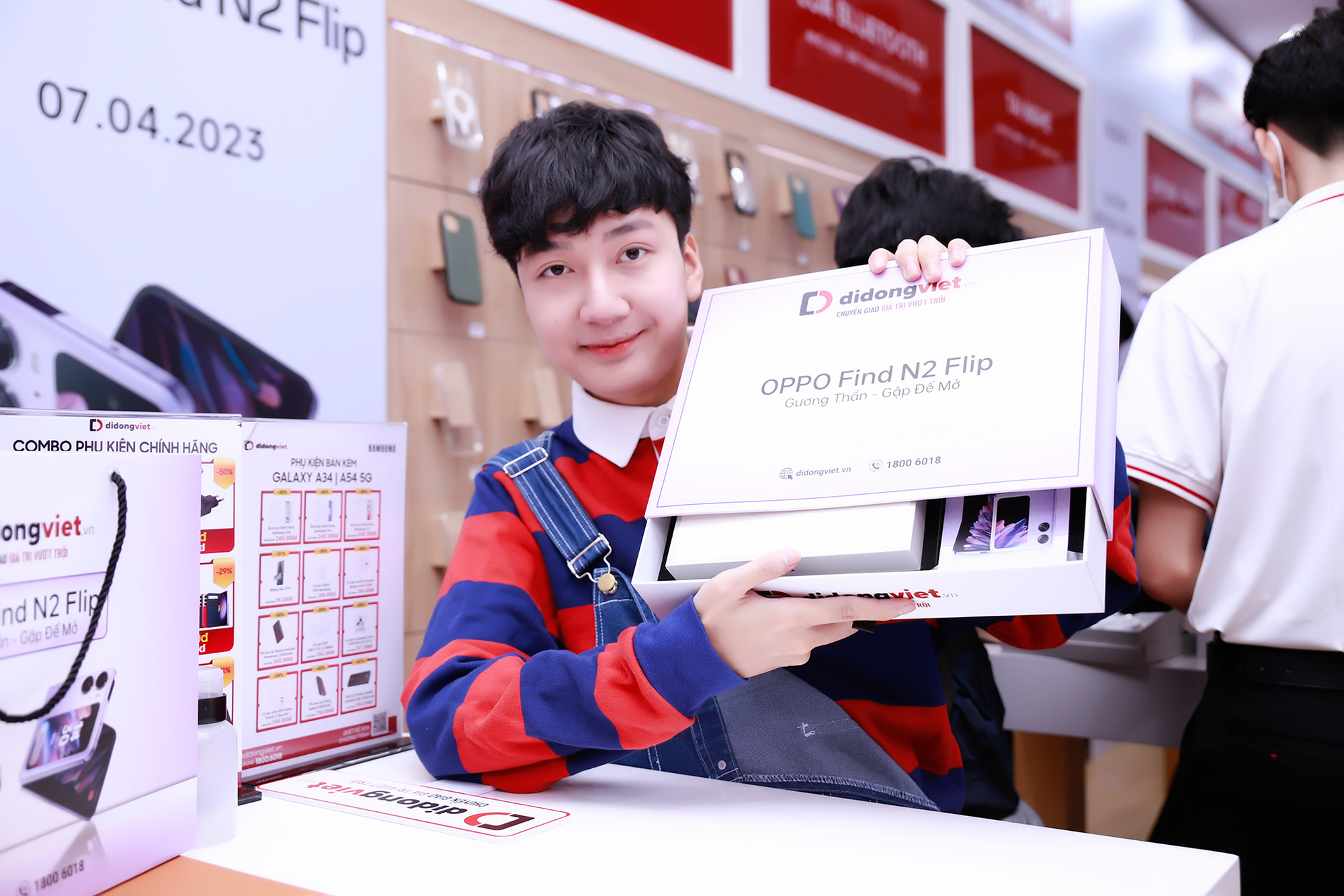 Mở bán OPPO Find N2 Flip tại Việt Nam: Smartphone gập đáng mua nhất - Ảnh 2. Mở bán OPPO Find N2 Flip tại Việt Nam: Smartphone gập đáng mua nhất - Ảnh 2.