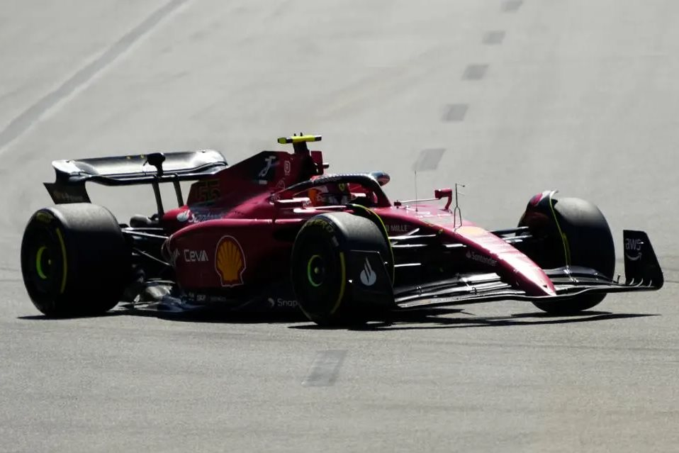 Ferrari mất 'chất': Tuyên bố không bao giờ làm ô tô điện rồi quay xe cháy bánh, tất cả thiết kế và trải nghiệm không còn trong lĩnh vực mới - Ảnh 4. Ferrari mất 'chất': Tuyên bố không bao giờ làm ô tô điện rồi quay xe cháy bánh, tất cả thiết kế và trải nghiệm không còn trong lĩnh vực mới - Ảnh 4.