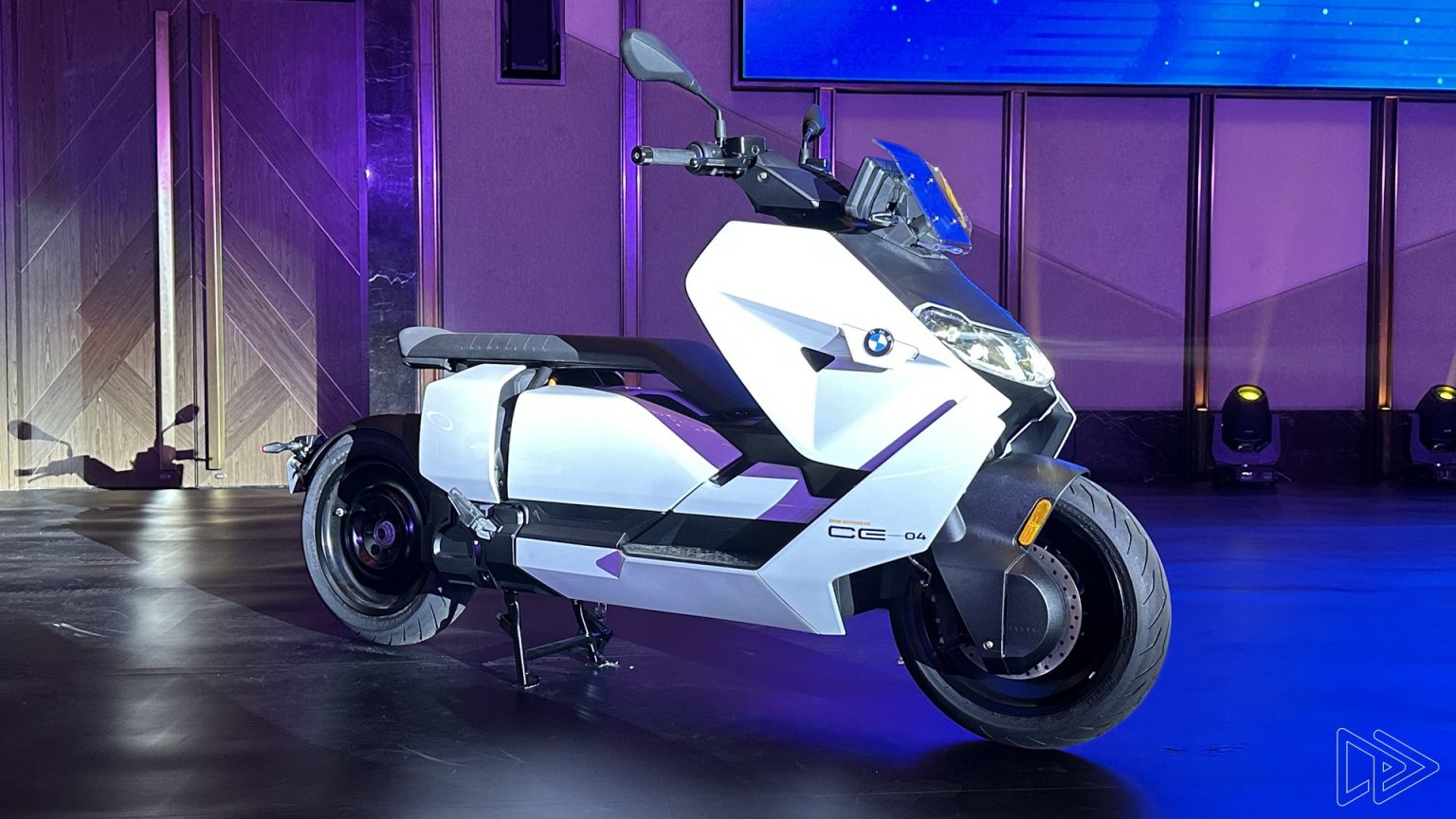 Xe máy điện gây "sốt" với thiết kế cực "ngầu", tốc độ tối đa 120km/h, ngập công nghệ - Ảnh 1. Xe máy điện gây "sốt" với thiết kế cực "ngầu", tốc độ tối đa 120km/h, ngập công nghệ - Ảnh 1.