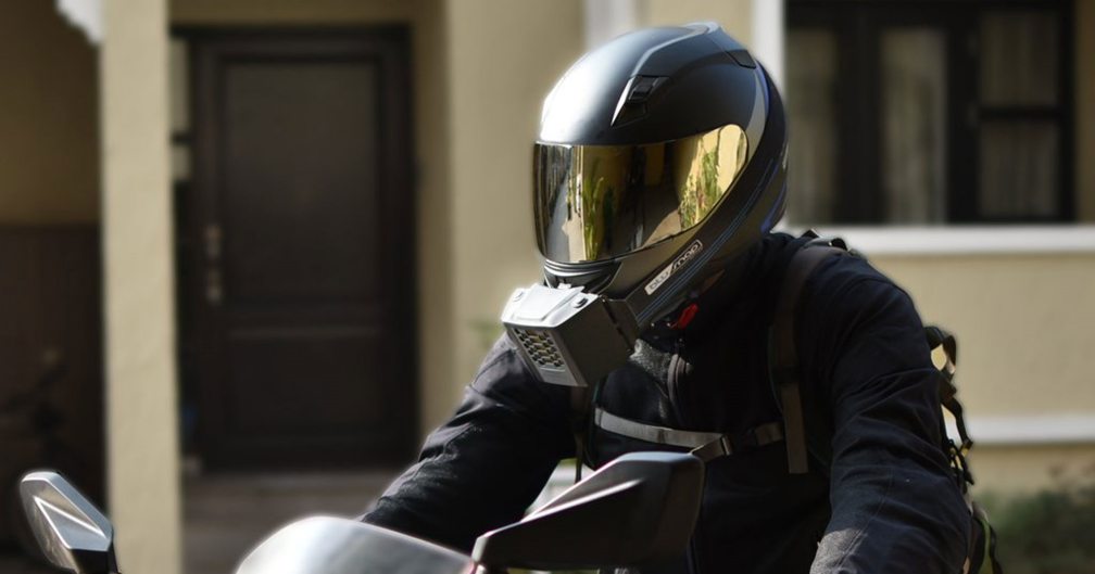 Gắn “điều hòa” cho mũ bảo hiểm, giá gần 400.000đ và đi kèm máy hệ thống lọc không khí - Ảnh 1. Gắn “điều hòa” cho mũ bảo hiểm, giá gần 400.000đ và đi kèm máy hệ thống lọc không khí - Ảnh 1.