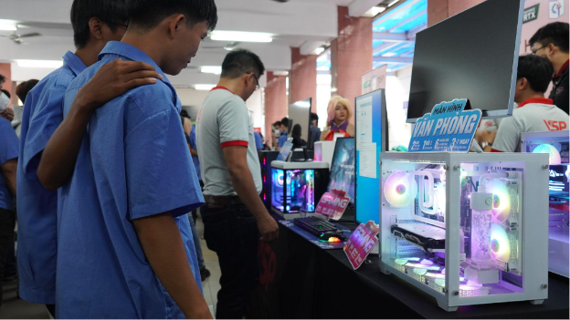 Thu hút hơn 1000 sinh viên quan tâm tại ngày hội công nghệ của VSP và Nvidia Geforce - Ảnh 3. Thu hút hơn 1000 sinh viên quan tâm tại ngày hội công nghệ của VSP và Nvidia Geforce - Ảnh 3.