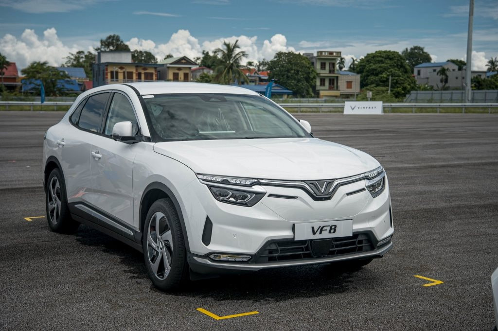 &lsquo;Bội thu&rsquo; doanh số VF e34 v&agrave; VF8, doanh số VinFast tăng 300% trong th&aacute;ng 4 - Ảnh 1.