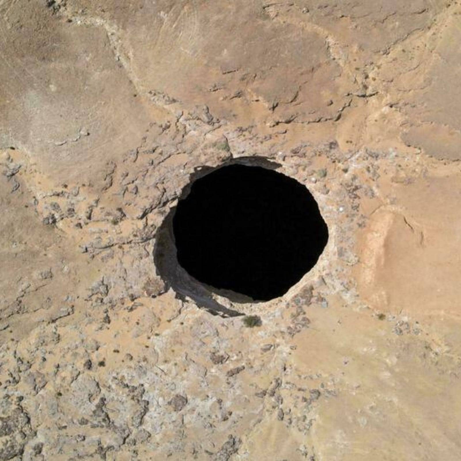 Có gì đang ở dưới đáy giếng địa ngục Yemen? - Ảnh 1. Có gì đang ở dưới đáy giếng địa ngục Yemen? - Ảnh 1.