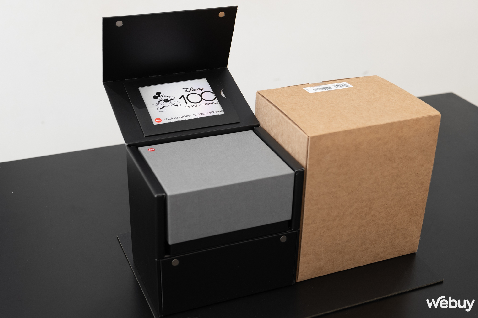 Đi tìm những chi tiết đặc biệt trên máy ảnh Leica Q2 phiên bản đặc biệt Disney '100 Năm Kỳ Diệu' - Ảnh 3. Đi tìm những chi tiết đặc biệt trên máy ảnh Leica Q2 phiên bản đặc biệt Disney '100 Năm Kỳ Diệu' - Ảnh 3.