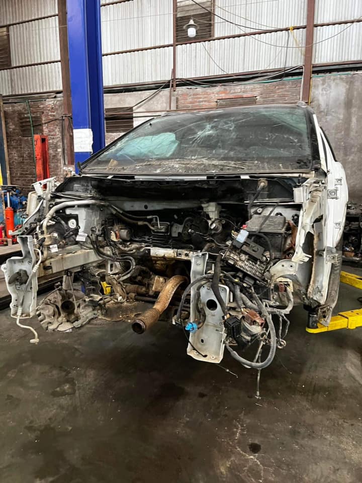 Thán phục tài năng của các ‘pháp sư’ Việt Nam: Peugeot 5008 tai nạn nát đầu vẫn phục hồi như mới - Ảnh 2. Thán phục tài năng của các ‘pháp sư’ Việt Nam: Peugeot 5008 tai nạn nát đầu vẫn phục hồi như mới - Ảnh 2.