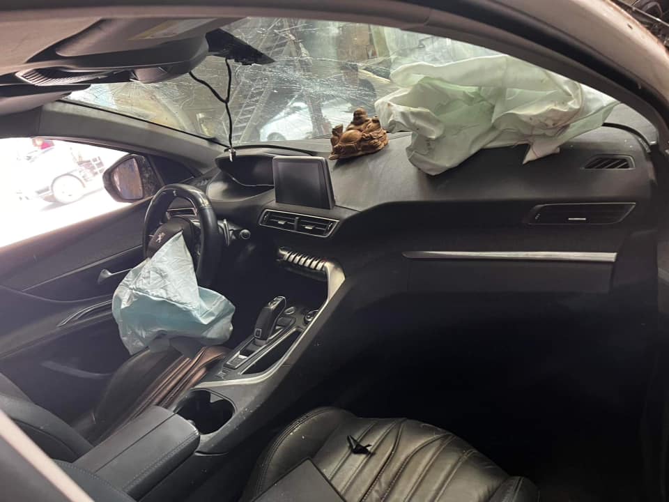 Thán phục tài năng của các ‘pháp sư’ Việt Nam: Peugeot 5008 tai nạn nát đầu vẫn phục hồi như mới - Ảnh 4. Thán phục tài năng của các ‘pháp sư’ Việt Nam: Peugeot 5008 tai nạn nát đầu vẫn phục hồi như mới - Ảnh 4.