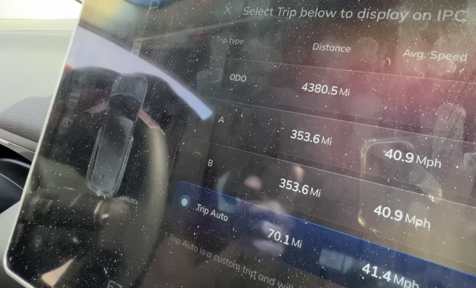 Chủ kênh YouTube giữ kỷ lục chạy xe VinFast VF8 xa nhất ở Mỹ: Muốn nhiều người Mỹ biết xe điện Việt Nam - Ảnh 2. Chủ kênh YouTube giữ kỷ lục chạy xe VinFast VF8 xa nhất ở Mỹ: Muốn nhiều người Mỹ biết xe điện Việt Nam - Ảnh 2.