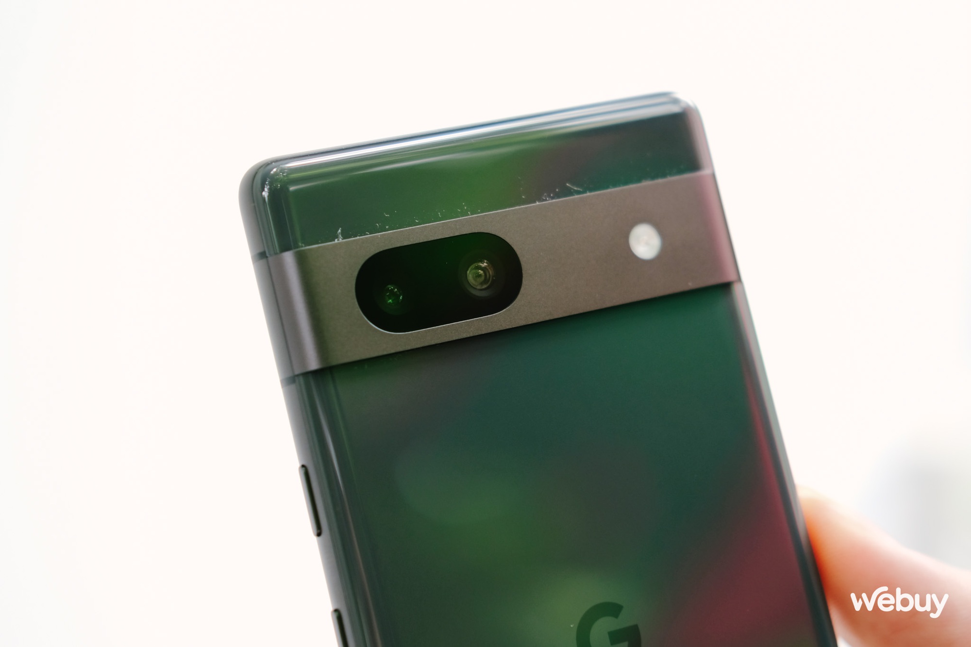 Trên tay Pixel 7a: Nâng cấp lớn không thua gì Pixel 7, giá chỉ 499 USD - Ảnh 4. Trên tay Pixel 7a: Nâng cấp lớn không thua gì Pixel 7, giá chỉ 499 USD - Ảnh 4.