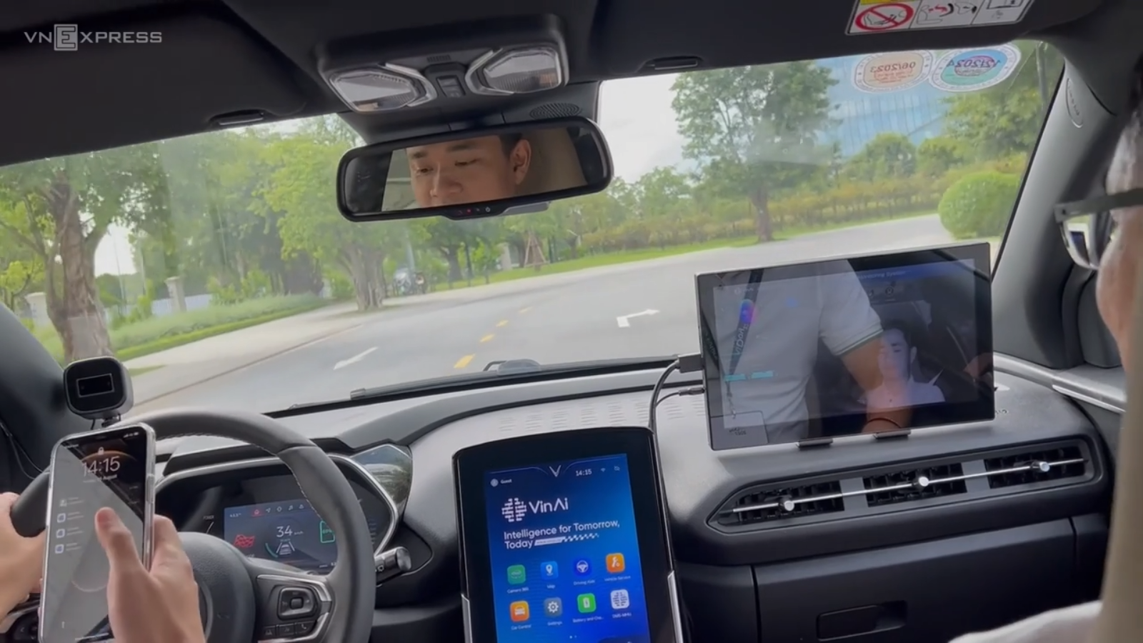 Vụ tài xế VF8 nhảy khỏi ghế lái, mặc xe tự chạy: Minh chứng thực tế 1 điều Tesla, VinFast, Peugeot đều thất bại? - Ảnh 12. Vụ tài xế VF8 nhảy khỏi ghế lái, mặc xe tự chạy: Minh chứng thực tế 1 điều Tesla, VinFast, Peugeot đều thất bại? - Ảnh 12.