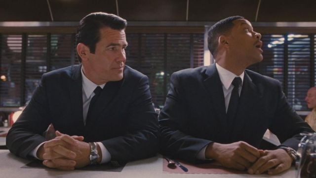 Vì sao đồng hồ hình tam giác không phổ biến, ít người mua mà giá luôn thuộc dạng đắt đỏ? - Ảnh 2. Vì sao đồng hồ hình tam giác không phổ biến, ít người mua mà giá luôn thuộc dạng đắt đỏ? - Ảnh 2.