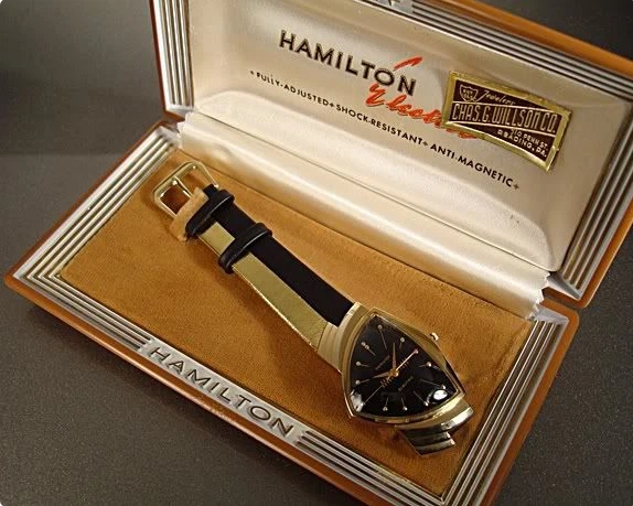 Vì sao đồng hồ hình tam giác không phổ biến, ít người mua mà giá luôn thuộc dạng đắt đỏ? - Ảnh 1. Vì sao đồng hồ hình tam giác không phổ biến, ít người mua mà giá luôn thuộc dạng đắt đỏ? - Ảnh 1.