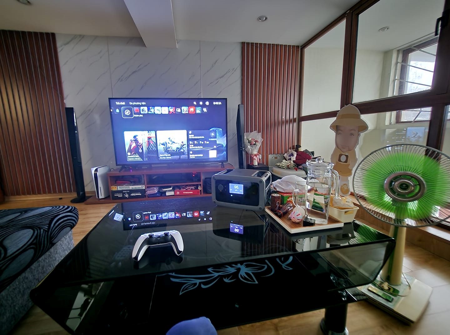 Ông bố Hải Phòng chi tiền triệu mua trạm sạc di động Baseus: Mất điện vẫn xem tivi, chơi PS5 thả ga - Ảnh 4. Ông bố Hải Phòng chi tiền triệu mua trạm sạc di động Baseus: Mất điện vẫn xem tivi, chơi PS5 thả ga - Ảnh 4.