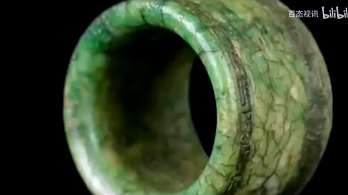 Mang nhẫn ngọc đi thẩm định, người đàn ông run rẩy khi nghe chuyên gia phán một câu - Ảnh 2. Mang nhẫn ngọc đi thẩm định, người đàn ông run rẩy khi nghe chuyên gia phán một câu - Ảnh 2.