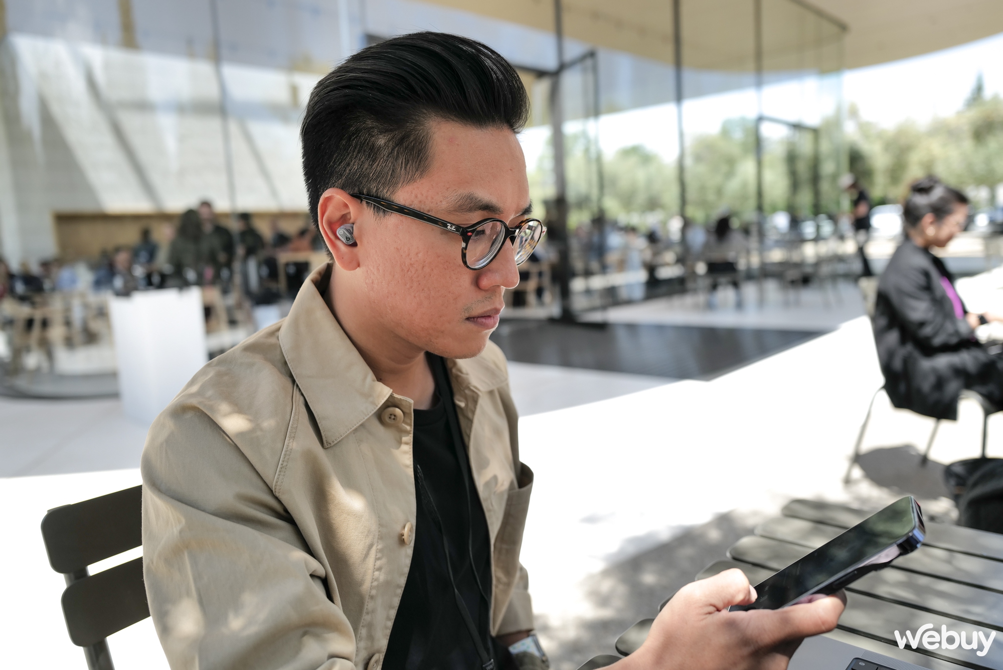 Mở hộp Beats Studio Buds + màu trong suốt độc đáo chưa bán tại Việt Nam - Ảnh 13. Mở hộp Beats Studio Buds + màu trong suốt độc đáo chưa bán tại Việt Nam - Ảnh 13.