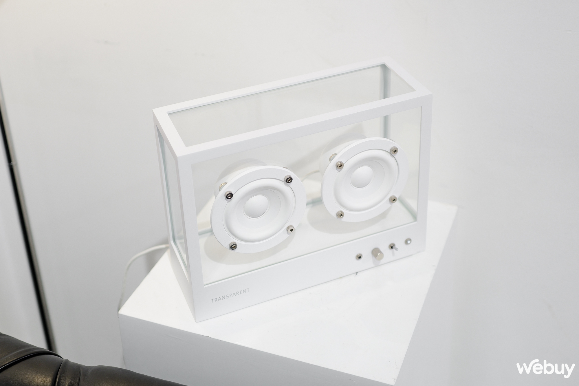 Ngắm bộ sưu tập loa Transparent trong suốt độc đáo - Ảnh 8. Ngắm bộ sưu tập loa Transparent trong suốt độc đáo - Ảnh 8.