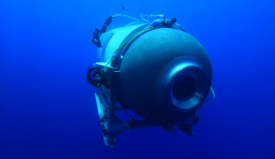 Thời điểm chính xác tàu lặn mất tích cạn oxy, lực lượng cứu hộ hy vọng vào phép màu khi chỉ còn ít giờ đồng hồ - Ảnh 2. Thời điểm chính xác tàu lặn mất tích cạn oxy, lực lượng cứu hộ hy vọng vào phép màu khi chỉ còn ít giờ đồng hồ - Ảnh 2.