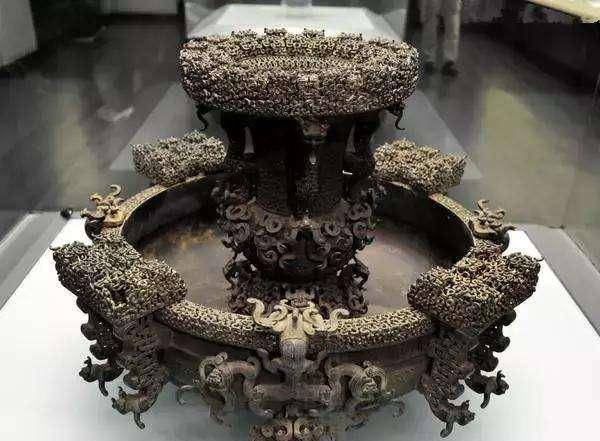 Bảo vật gần 2.500 năm, có hơn 1.000 con thú lạ, khiến công nghệ hiện đại không thể tạo ra phiên bản - Ảnh 2. Bảo vật gần 2.500 năm, có hơn 1.000 con thú lạ, khiến công nghệ hiện đại không thể tạo ra phiên bản - Ảnh 2.