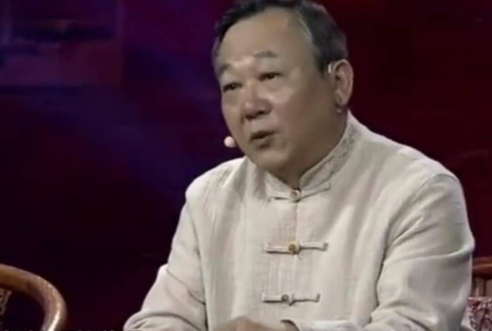 Mang 'củ cải' trang trí trong nhà đi thẩm định, người đàn ông hoảng hồn khi biết sự thật từ chuyên gia - Ảnh 4. Mang 'củ cải' trang trí trong nhà đi thẩm định, người đàn ông hoảng hồn khi biết sự thật từ chuyên gia - Ảnh 4.