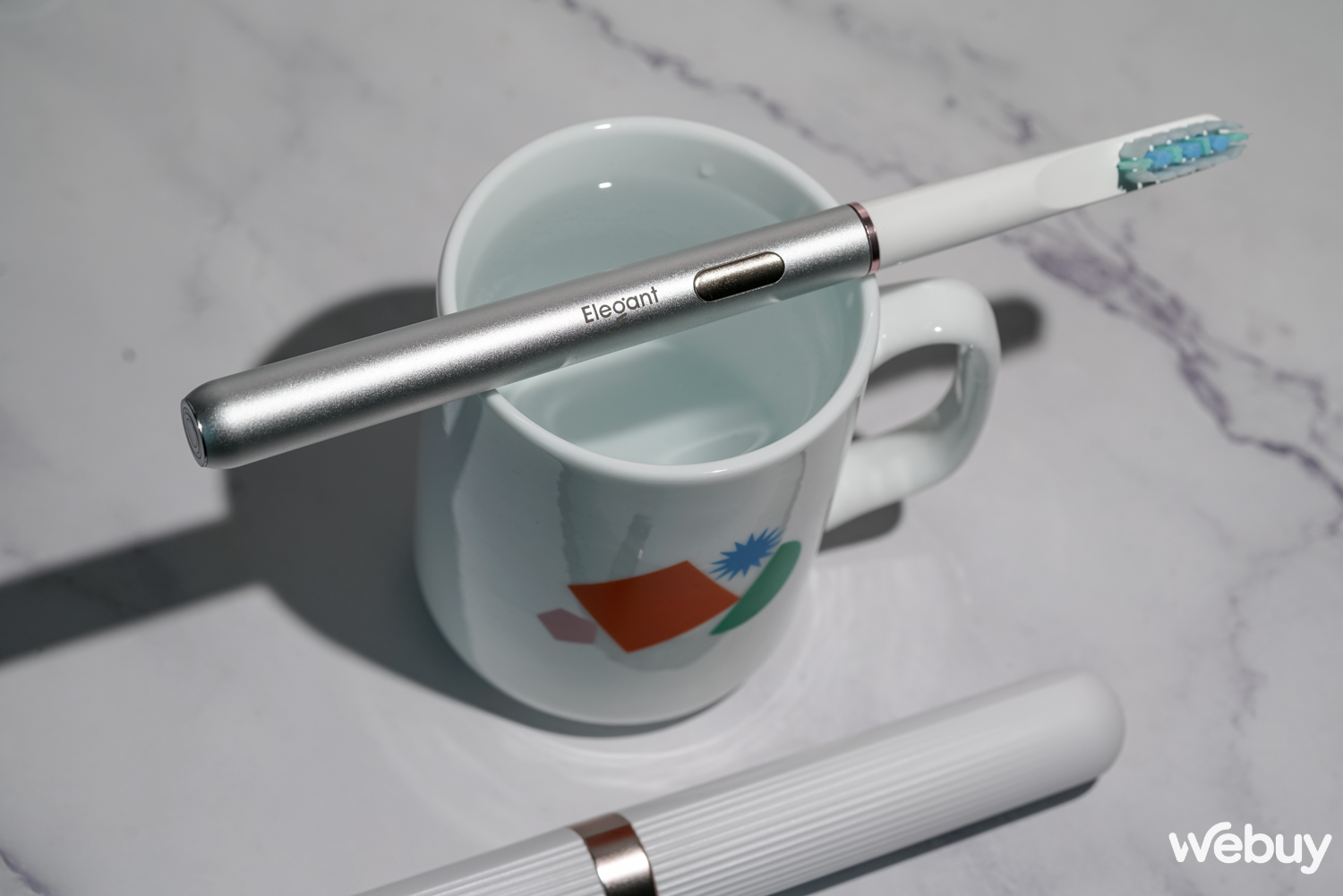 Đánh giá bàn chải điện Elegant: Vẻ ngoài sang trọng kết hợp tính di động cao - Ảnh 6. Đánh giá bàn chải điện Elegant: Vẻ ngoài sang trọng kết hợp tính di động cao - Ảnh 6.