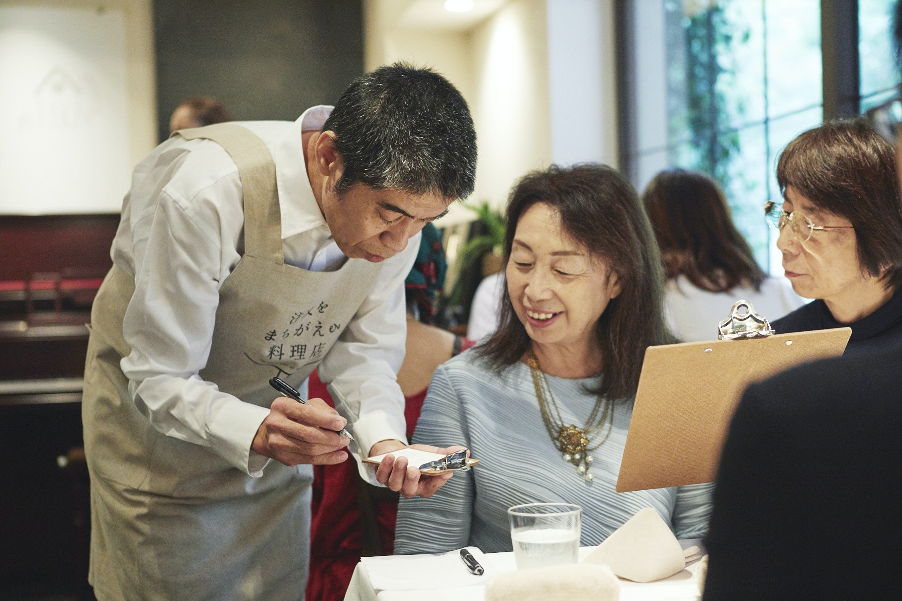 Nhà hàng Nhật Bản đông khách vì lý do kỳ lạ: chẳng mấy khi nhân viên phục vụ món ăn đúng yêu cầu - Ảnh 3. Nhà hàng Nhật Bản đông khách vì lý do kỳ lạ: chẳng mấy khi nhân viên phục vụ món ăn đúng yêu cầu - Ảnh 3.