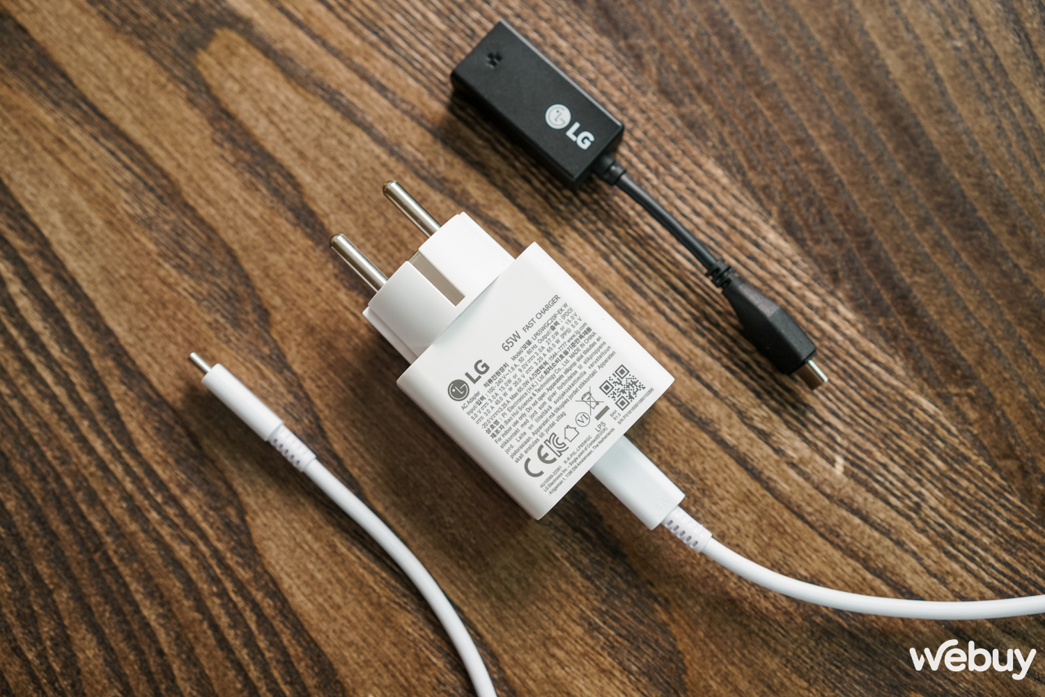 Ai cũng phải 'ngả mũ' trước độ mỏng ấn tượng của mẫu laptop này - Ảnh 7. Ai cũng phải 'ngả mũ' trước độ mỏng ấn tượng của mẫu laptop này - Ảnh 7.