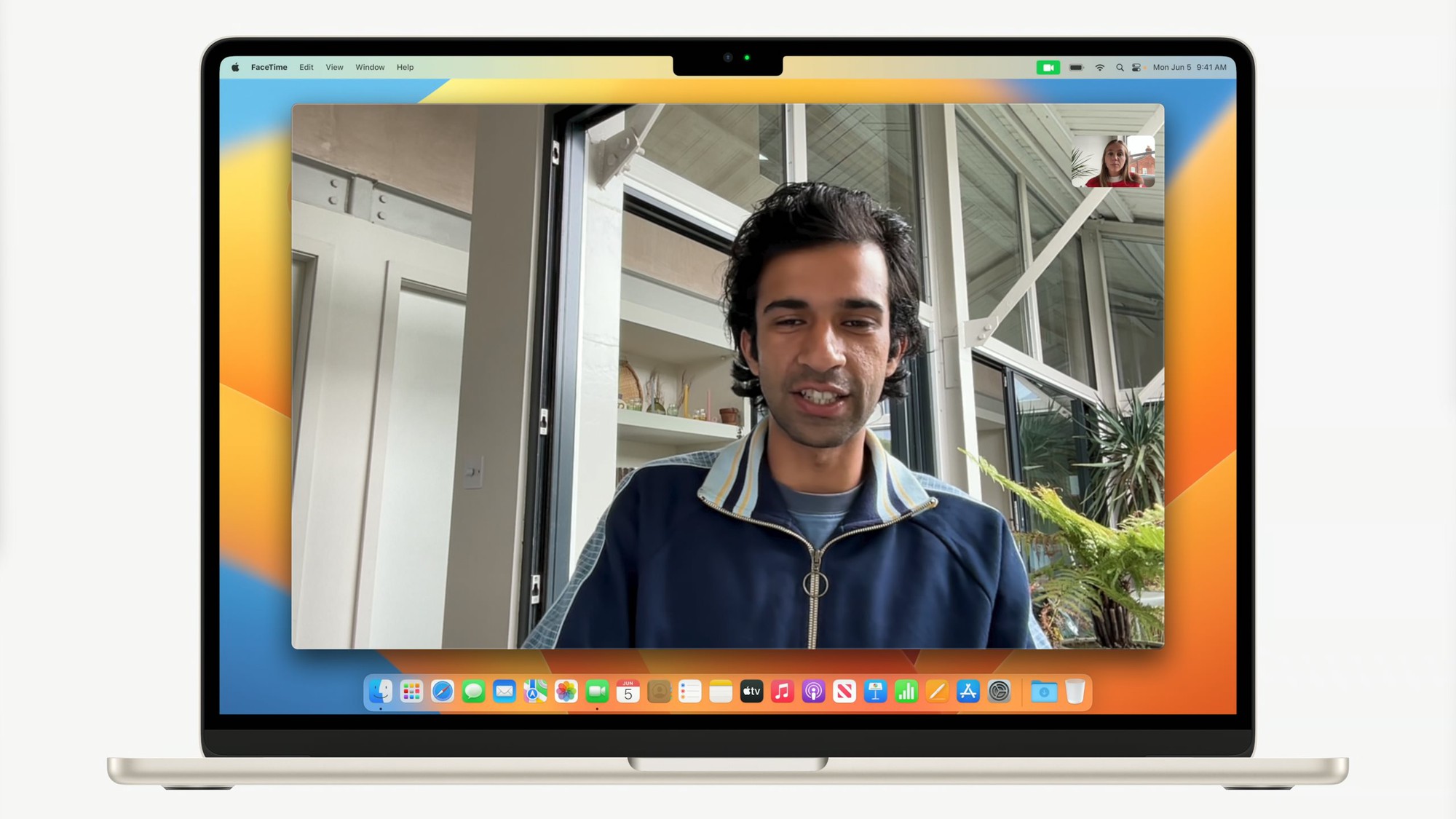 MacBook Air 15 inch chính thức: Mỏng nhất thế giới, chip Apple M2, pin 18 giờ, giá 1299 USD - Ảnh 2. MacBook Air 15 inch chính thức: Mỏng nhất thế giới, chip Apple M2, pin 18 giờ, giá 1299 USD - Ảnh 2.