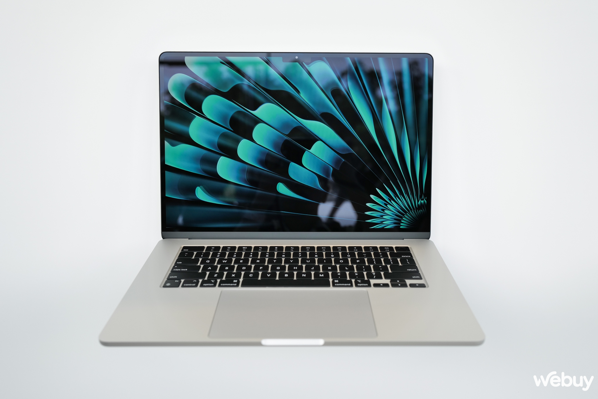 Ảnh thực tế chiếc MacBook 15 inch mỏng nhẹ nhất của Apple, giá chính hãng chỉ 32,99 triệu đồng - Ảnh 16. Ảnh thực tế chiếc MacBook 15 inch mỏng nhẹ nhất của Apple, giá chính hãng chỉ 32,99 triệu đồng - Ảnh 16.