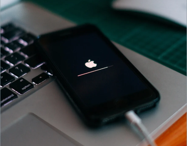 Smartphone có pin rời có phải là một ý tưởng hay trong năm 2023? - Ảnh 1. Smartphone có pin rời có phải là một ý tưởng hay trong năm 2023? - Ảnh 1.