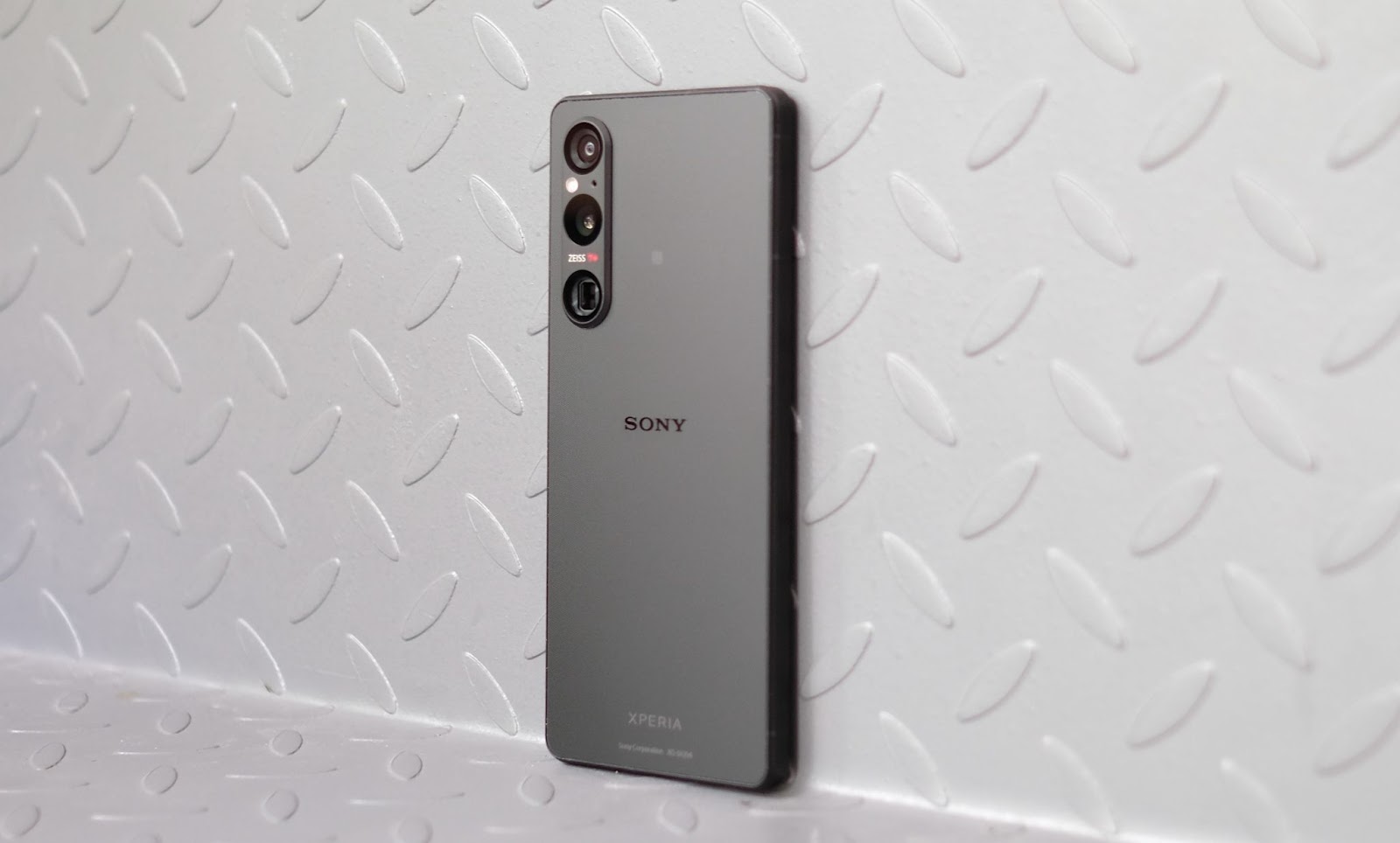 Sony ra mắt Xperia 1 V tại Việt Nam: Tập trung n&acirc;ng cấp v&agrave;o camera, gi&aacute; 36 triệu đồng v&agrave; kh&ocirc;ng d&agrave;nh cho số đ&ocirc;ng - Ảnh 2.