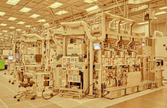 Vũ kh&iacute; sản xuất chip b&iacute; mật của Intel: To gần bằng 4 s&acirc;n vận động, ti&ecirc;u tốn 41 triệu l&iacute;t nước/ng&agrave;y, hạt bụi nhỏ nhất kh&ocirc;ng được ph&eacute;p chui lọt - Ảnh 3.