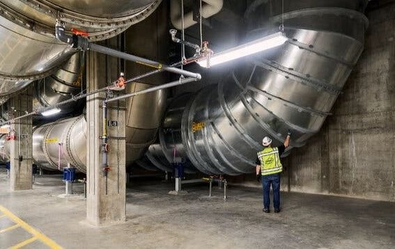 Vũ kh&iacute; sản xuất chip b&iacute; mật của Intel: To gần bằng 4 s&acirc;n vận động, ti&ecirc;u tốn 41 triệu l&iacute;t nước/ng&agrave;y, hạt bụi nhỏ nhất kh&ocirc;ng được ph&eacute;p chui lọt - Ảnh 6.