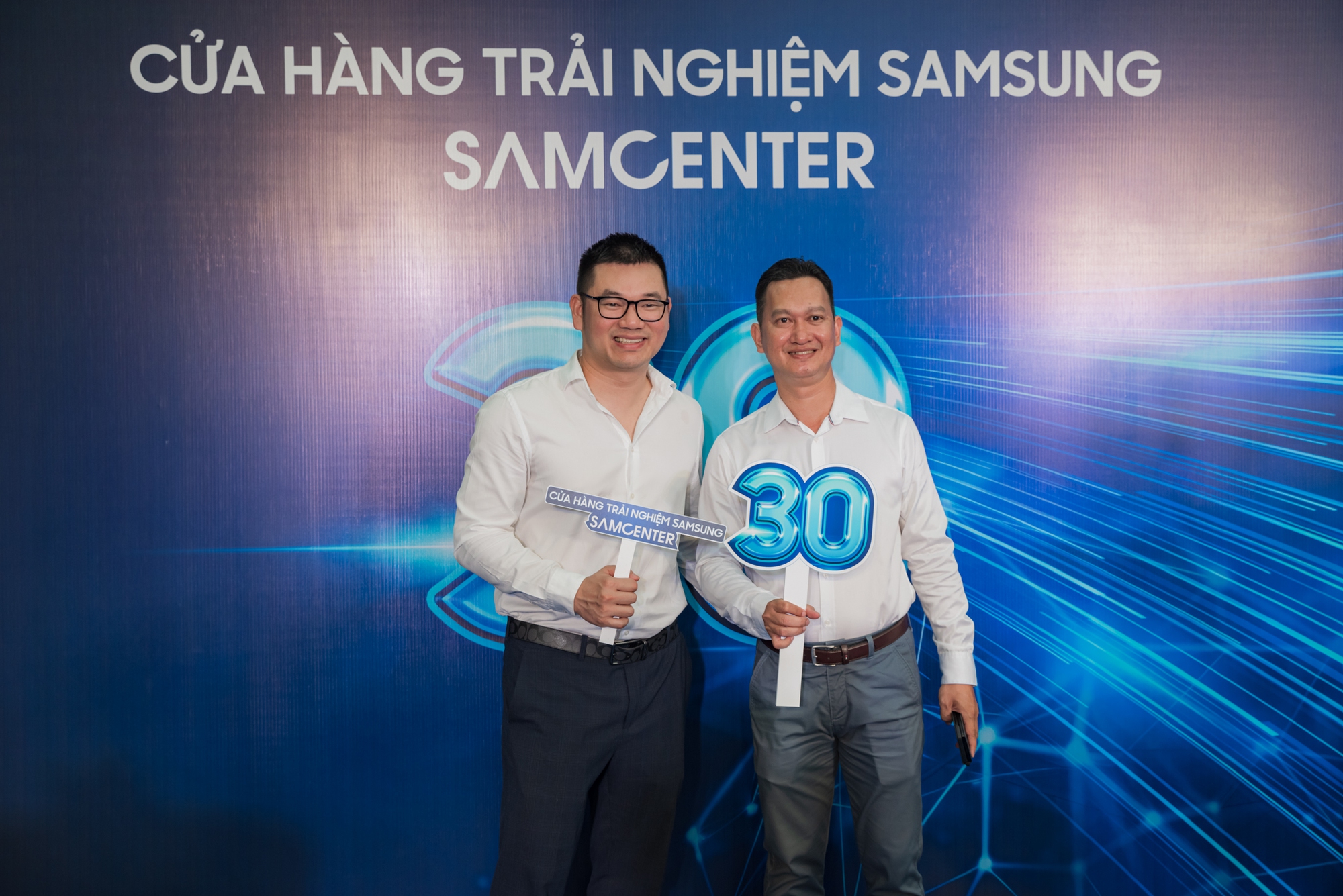 Không khí náo nhiệt trong ngày khai trương cửa hàng trải nghiệm Samsung SamCenter thứ 30 - Ảnh 2. Không khí náo nhiệt trong ngày khai trương cửa hàng trải nghiệm Samsung SamCenter thứ 30 - Ảnh 2.