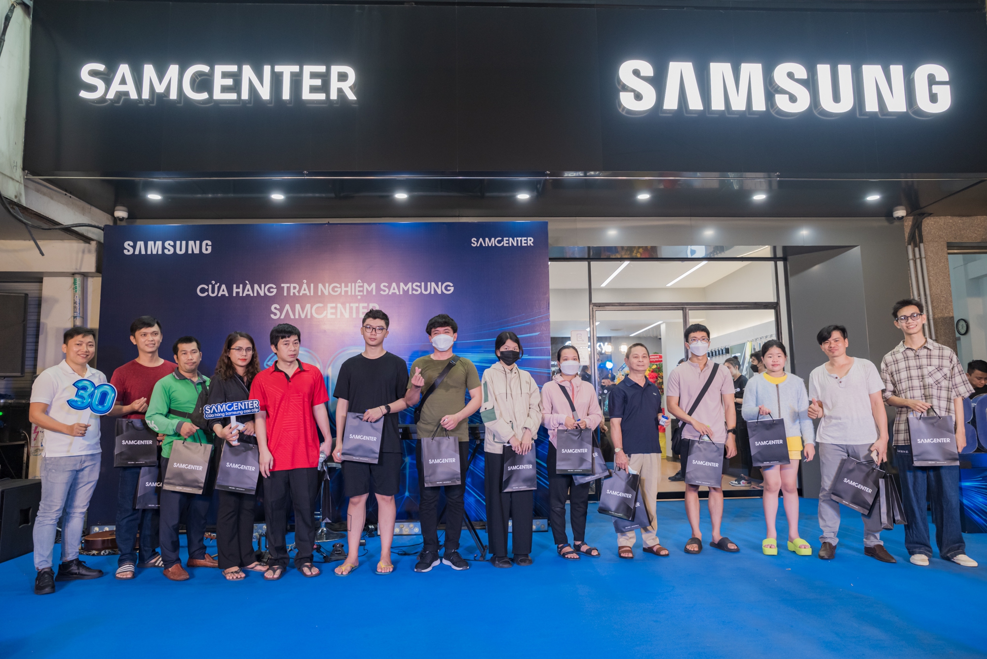 Không khí náo nhiệt trong ngày khai trương cửa hàng trải nghiệm Samsung SamCenter thứ 30 - Ảnh 4. Không khí náo nhiệt trong ngày khai trương cửa hàng trải nghiệm Samsung SamCenter thứ 30 - Ảnh 4.