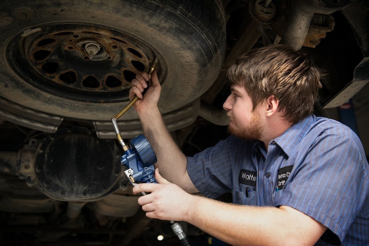 Chuyện g&igrave; đang xảy ra với ng&agrave;nh &ocirc; t&ocirc;: Nước Mỹ dự đo&aacute;n suốt m&ugrave;a h&egrave; sẽ kh&ocirc;ng ai c&oacute; thể sửa xe nếu hỏng, c&oacute; người chờ cả th&aacute;ng cũng chưa c&oacute; lốp mới để thay - Ảnh 3.