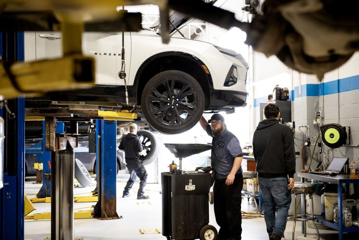 Chuyện g&igrave; đang xảy ra với ng&agrave;nh &ocirc; t&ocirc;: Nước Mỹ dự đo&aacute;n suốt m&ugrave;a h&egrave; sẽ kh&ocirc;ng ai c&oacute; thể sửa xe nếu hỏng, c&oacute; người chờ cả th&aacute;ng cũng chưa c&oacute; lốp mới để thay - Ảnh 1.