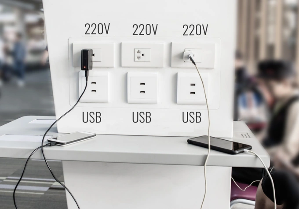 FBI cảnh báo nóng về sạc điện thoại tại sân bay, siêu thị - Ảnh 1. FBI cảnh báo nóng về sạc điện thoại tại sân bay, siêu thị - Ảnh 1.