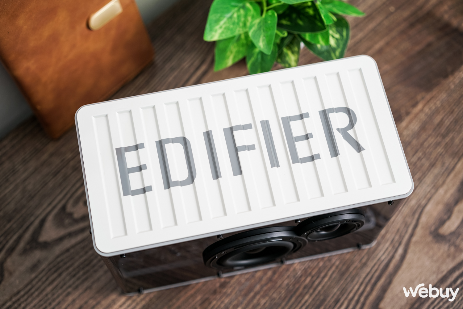 Chiếc loa để bàn với vẻ ngoài 'siêu sặc sỡ', tích hợp cả sạc nhanh GaN - Ảnh 12. Chiếc loa để bàn với vẻ ngoài 'siêu sặc sỡ', tích hợp cả sạc nhanh GaN - Ảnh 12.