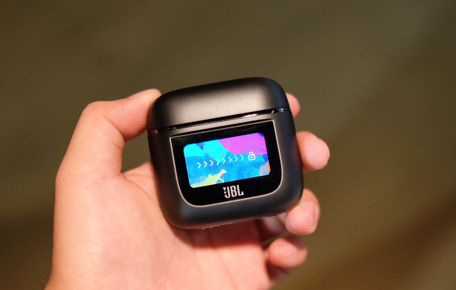 Đ&acirc;y l&agrave; tai nghe kh&ocirc;ng d&acirc;y đầu ti&ecirc;n c&oacute; cả... m&agrave;n h&igrave;nh cảm ứng, kh&aacute;ch Việt muốn mua phải chi bao nhi&ecirc;u? - Ảnh 1.