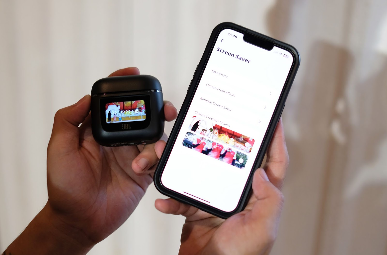 Đ&acirc;y l&agrave; tai nghe kh&ocirc;ng d&acirc;y đầu ti&ecirc;n c&oacute; cả... m&agrave;n h&igrave;nh cảm ứng, kh&aacute;ch Việt muốn mua phải chi bao nhi&ecirc;u? - Ảnh 3.