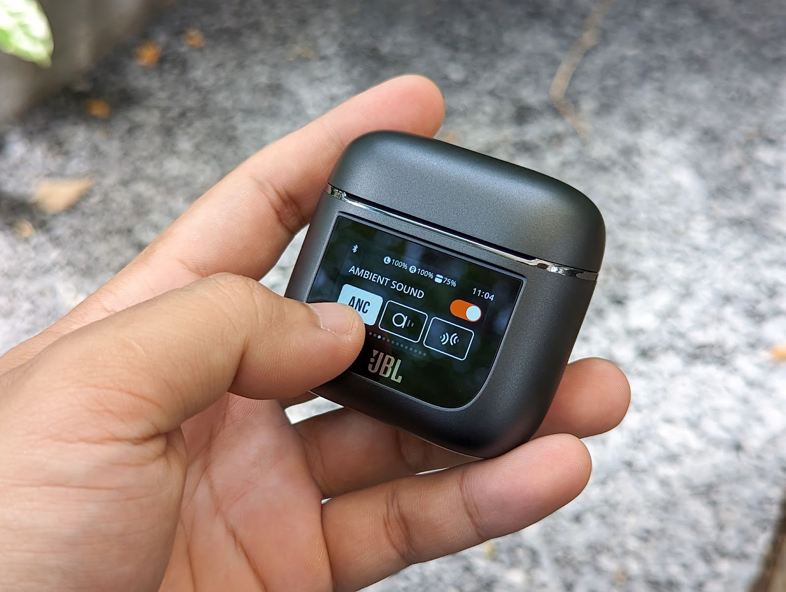 Đ&acirc;y l&agrave; tai nghe kh&ocirc;ng d&acirc;y đầu ti&ecirc;n c&oacute; cả... m&agrave;n h&igrave;nh cảm ứng, kh&aacute;ch Việt muốn mua phải chi bao nhi&ecirc;u? - Ảnh 5.