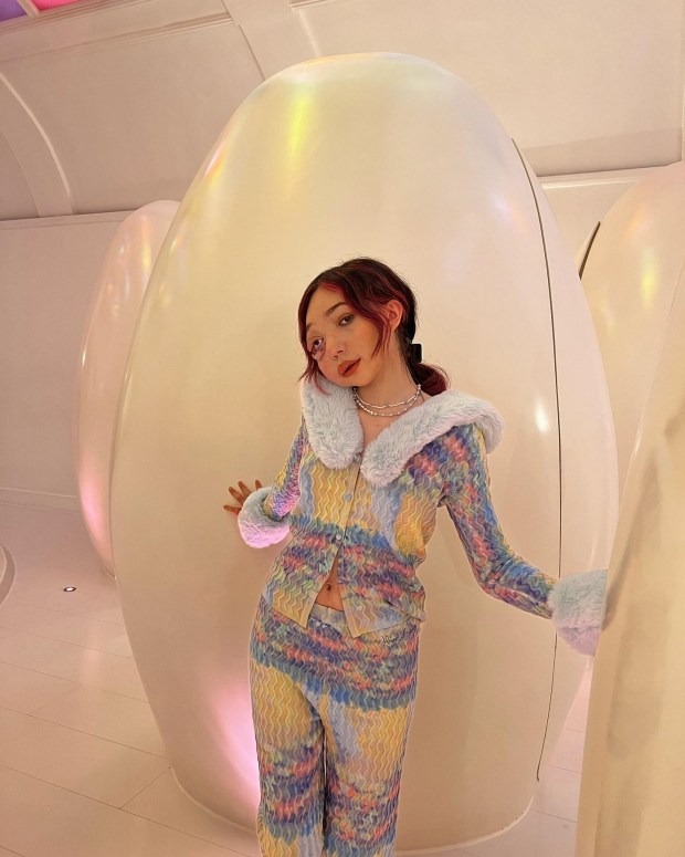 Bị chế giễu là "quái vật", bé gái vượt lên nghịch cảnh trở thành niềm tự hào của nước Anh, kiếm tiền tỷ mỗi năm - Ảnh 10. Bị chế giễu là "quái vật", bé gái vượt lên nghịch cảnh trở thành niềm tự hào của nước Anh, kiếm tiền tỷ mỗi năm - Ảnh 10.