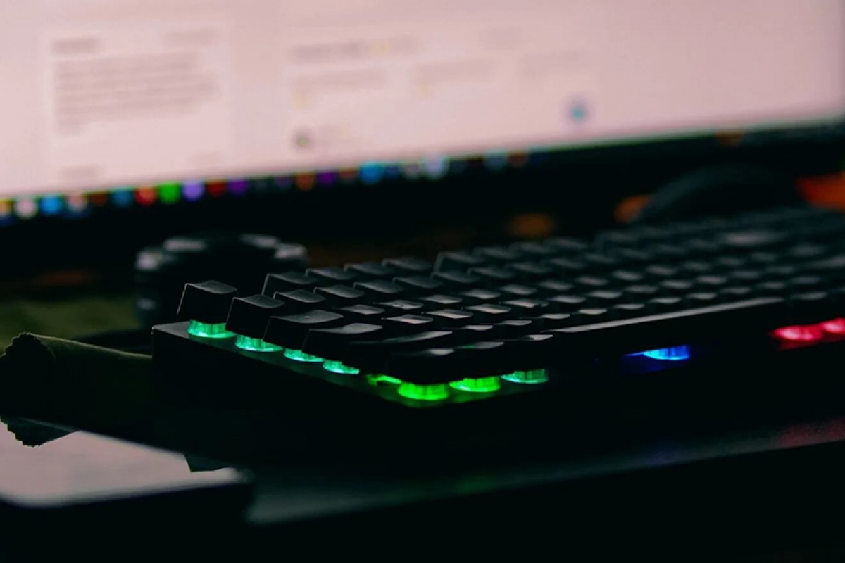 Intel đ&atilde; l&agrave;m chậm m&aacute;y t&iacute;nh tr&ecirc;n to&agrave;n thế giới - Ảnh 1.