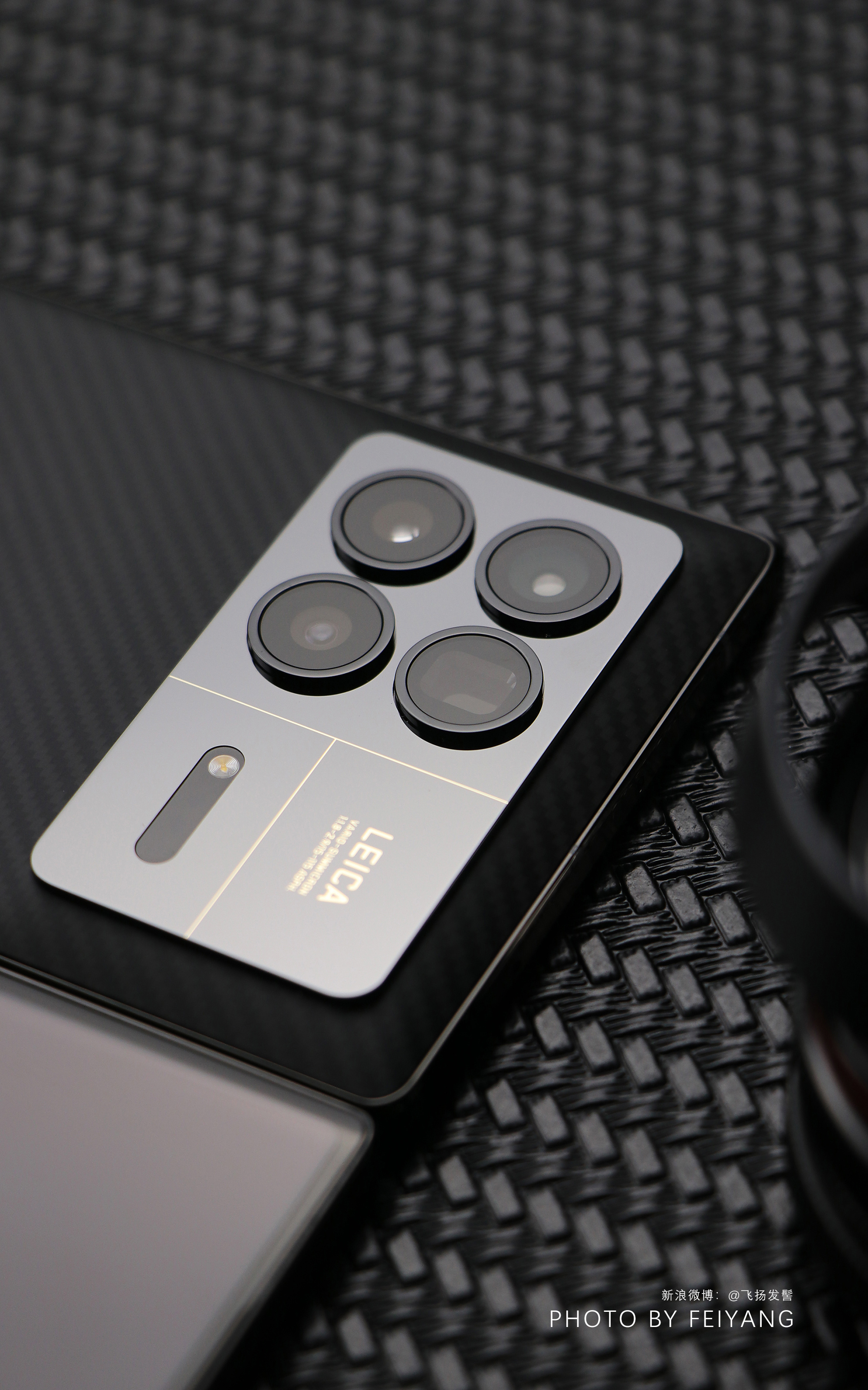 Ảnh thực tế Xiaomi MIX Fold 3 với thiết kế siêu mỏng, bản lề mới, giá dưới 30 triệu đồng - Ảnh 6. Ảnh thực tế Xiaomi MIX Fold 3 với thiết kế siêu mỏng, bản lề mới, giá dưới 30 triệu đồng - Ảnh 6.