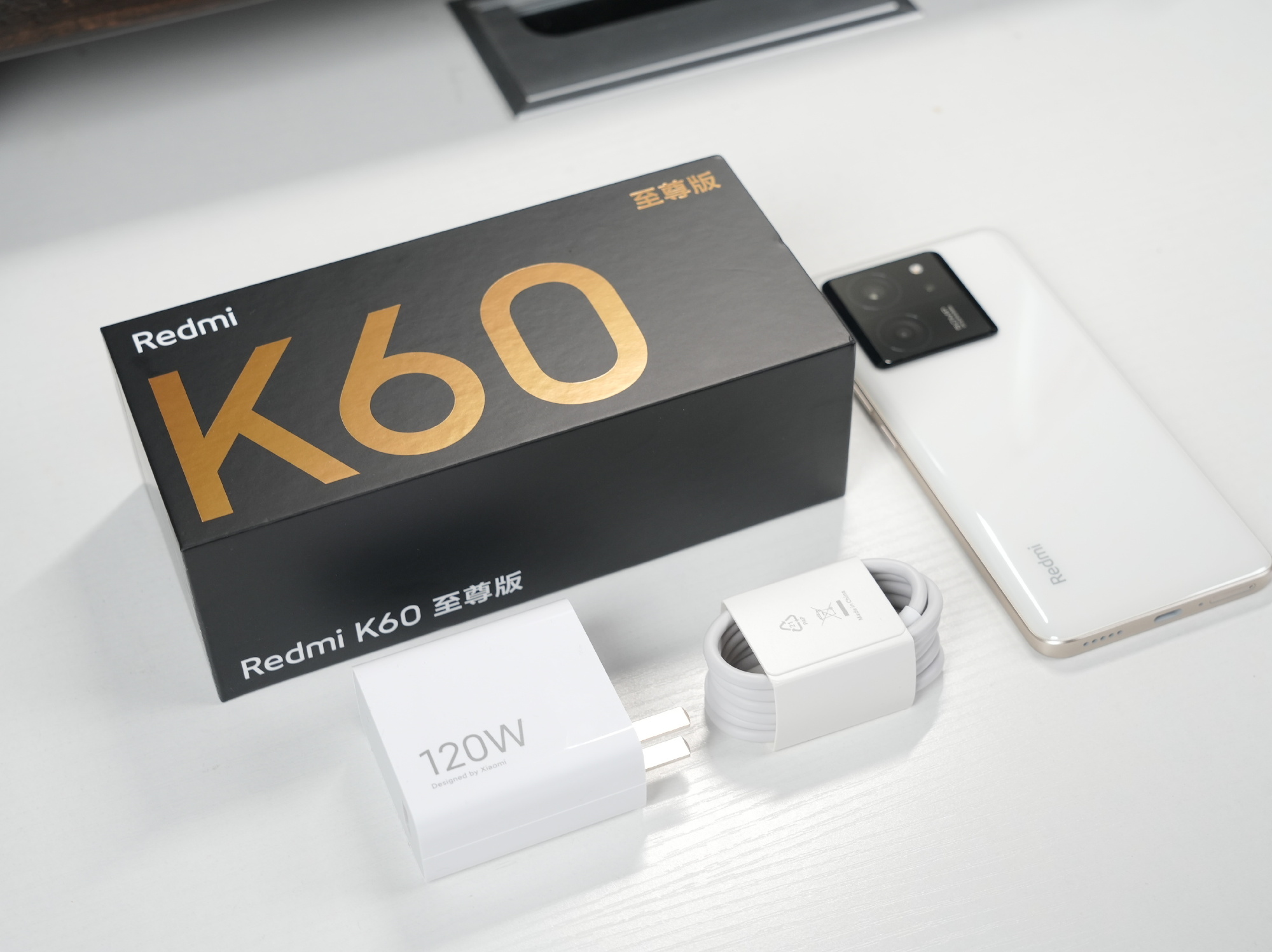 Cận cảnh điện thoại RAM 24GB giá chưa tới 12 triệu đồng của Xiaomi - Ảnh 4. Cận cảnh điện thoại RAM 24GB giá chưa tới 12 triệu đồng của Xiaomi - Ảnh 4.