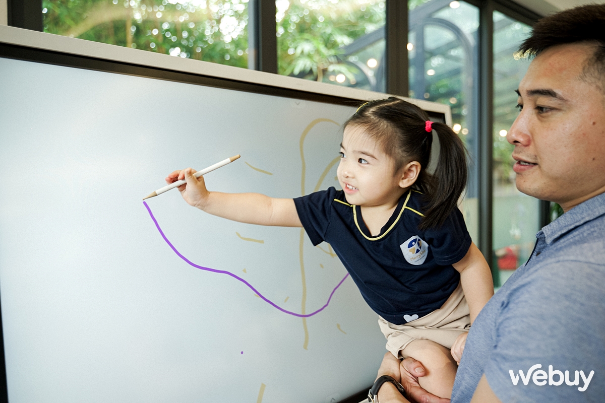 Bảng tương tác Samsung Flip Pro: Trải nghiệm mới lạ, hứa hẹn thay thế “bảng đen, phấn trắng” trong trường học - Ảnh 4. Bảng tương tác Samsung Flip Pro: Trải nghiệm mới lạ, hứa hẹn thay thế “bảng đen, phấn trắng” trong trường học - Ảnh 4.